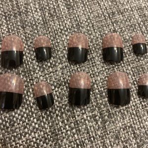 Press on nails